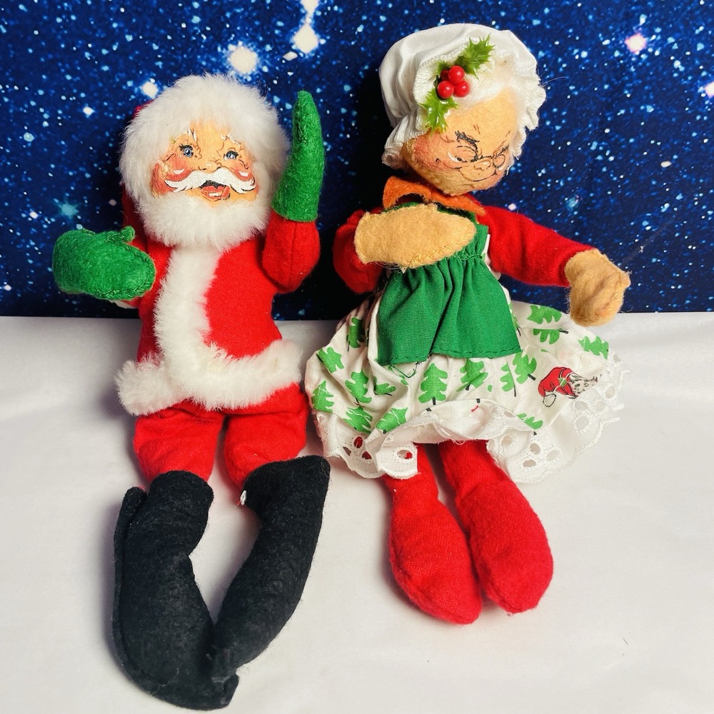 Vintage 1987 Annalee Mobilitee Santa and Mrs Claus Christmas Dolls 7 inch Set